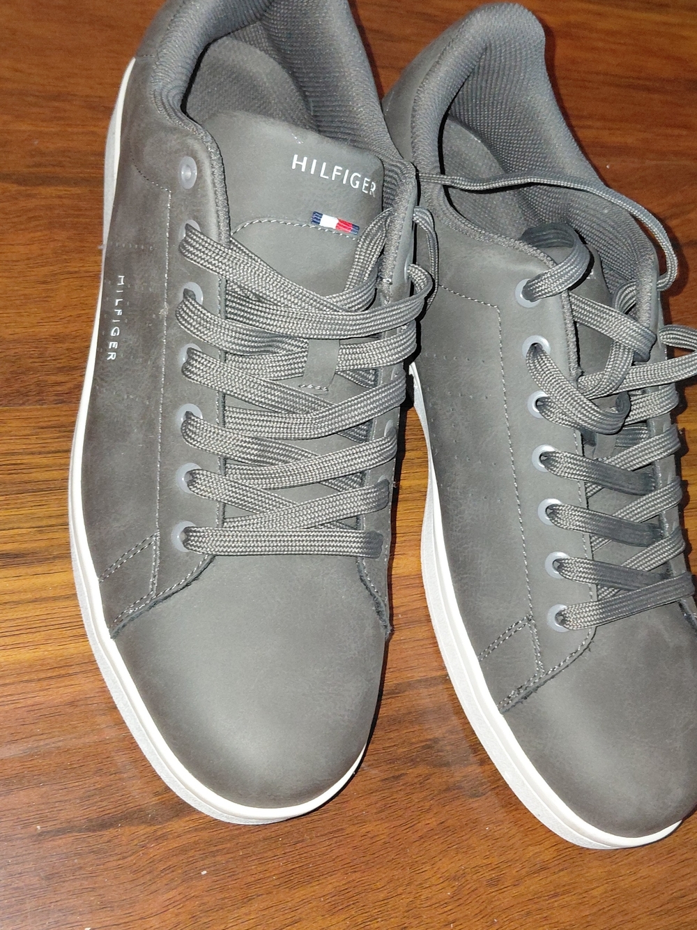 Tommy Hilfiger Men’s Gray Low-Top Sneakers with White Sole